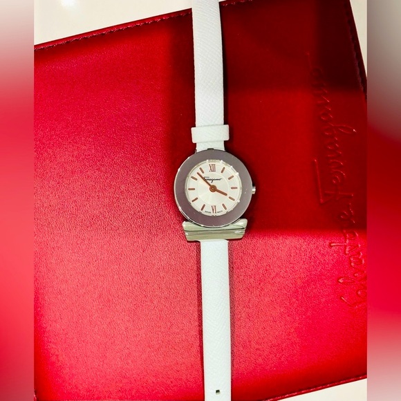 Ladies authentic SALVATORE FERRAGAMO watch❤️❤️❤️